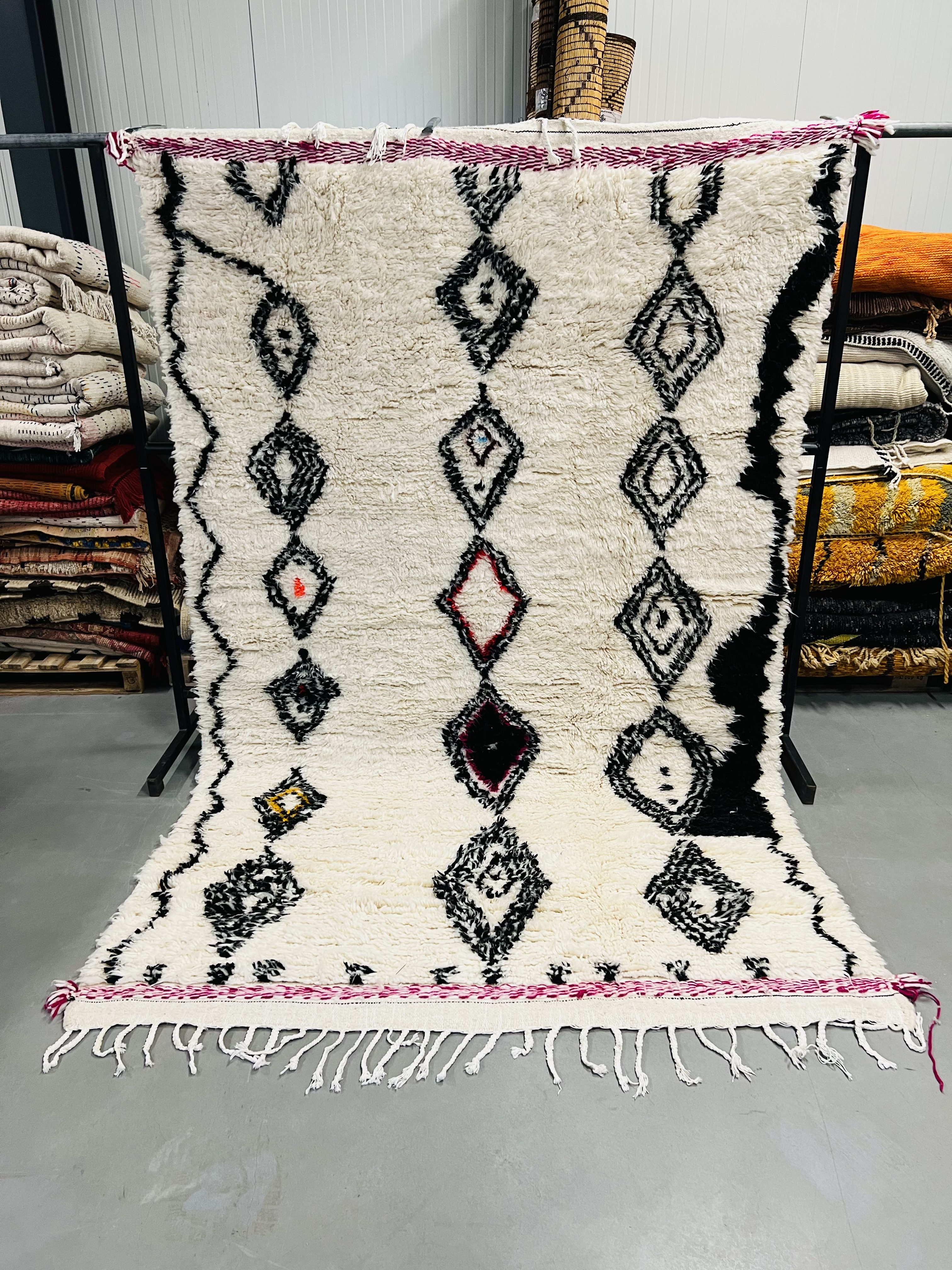 Azilal Rug 267 x 171 - Moroccan Beni Ouarain rug