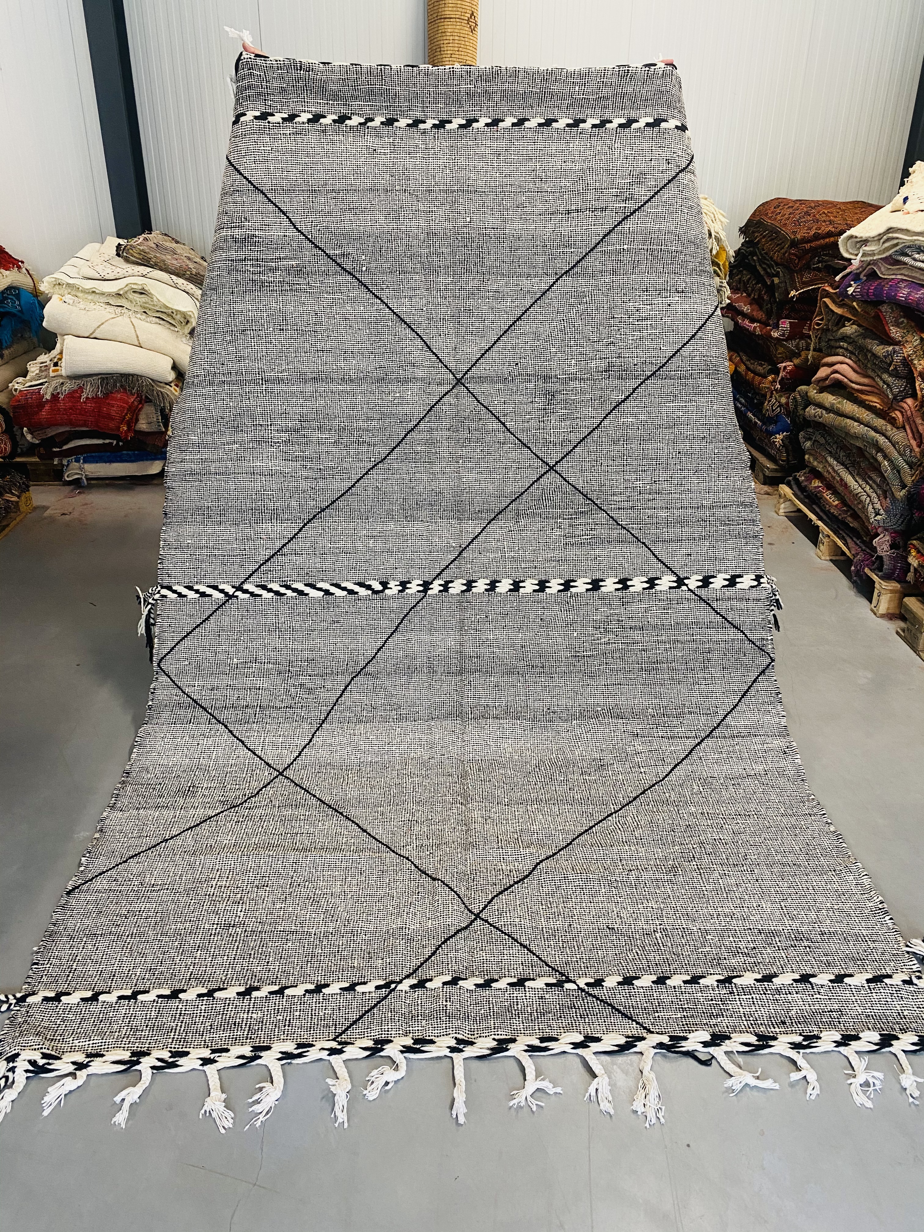 Zanafi Kilim 312 x 195 - Moroccan Beni Ouarain rug