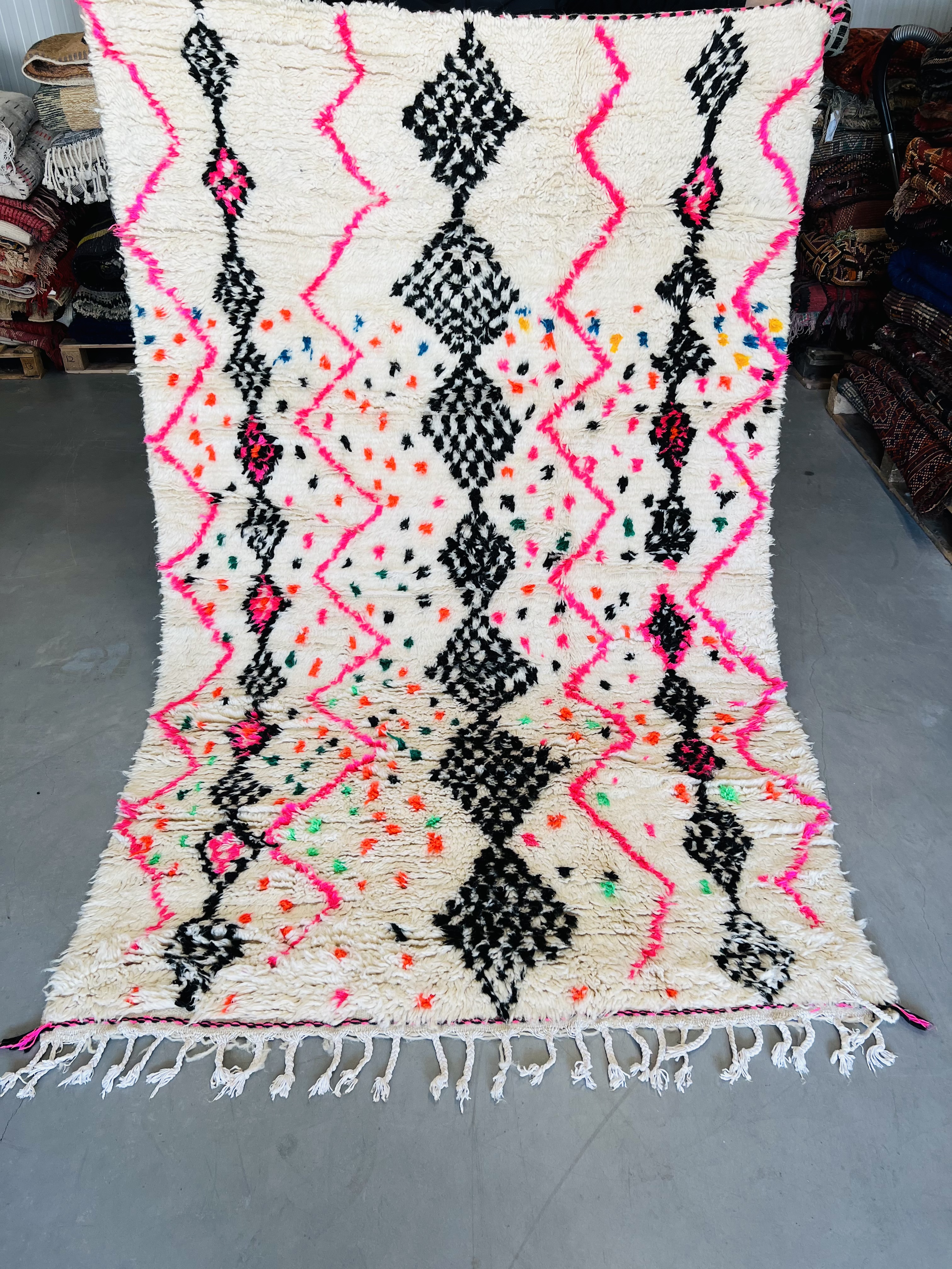 Azilal Rug 236 x 144 - Moroccan Beni Ouarain rug