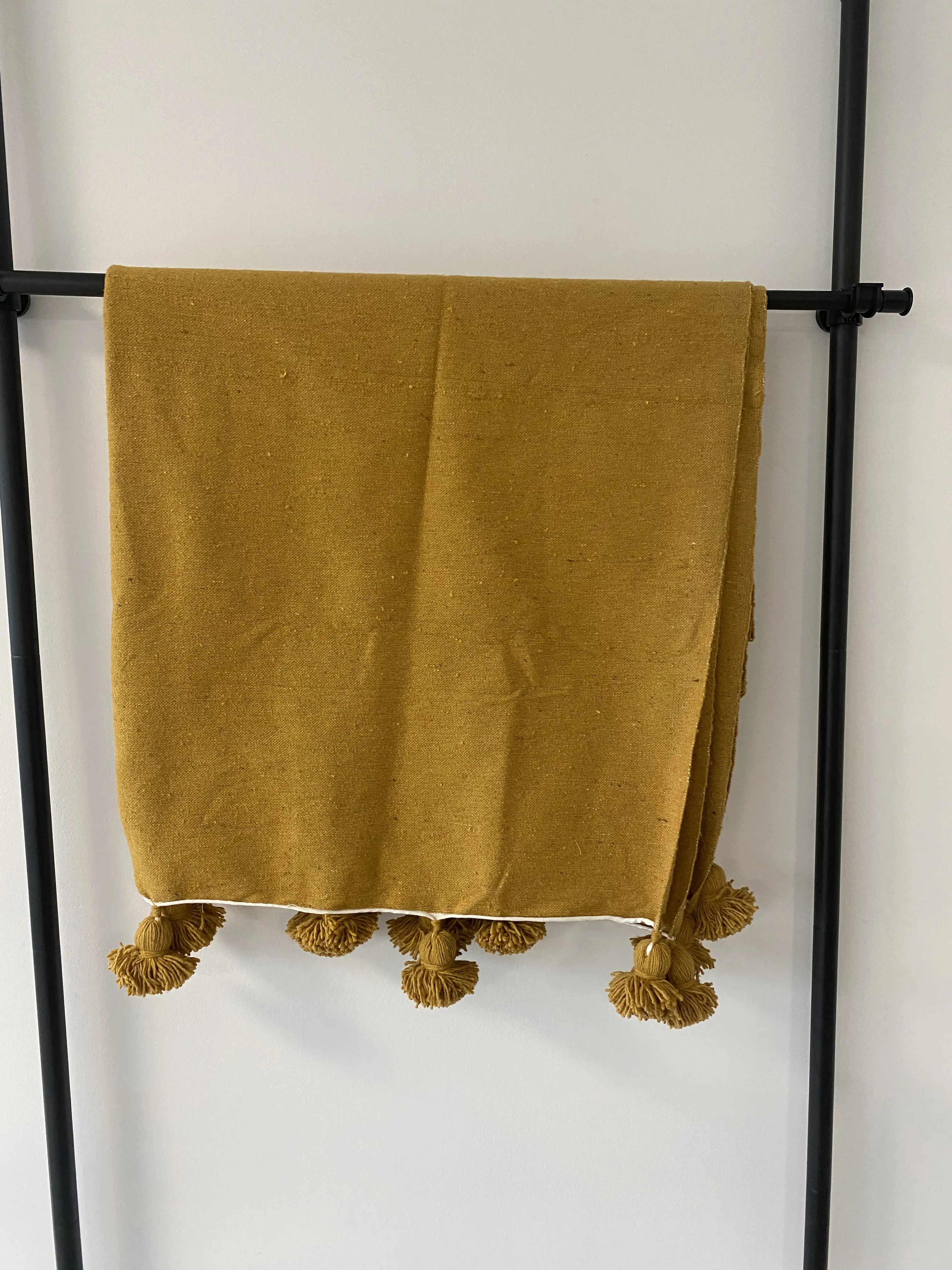 Pom Pom Blanket Black 2.5 x 1.5 Oker - Moroccan Beni Ouarain rug
