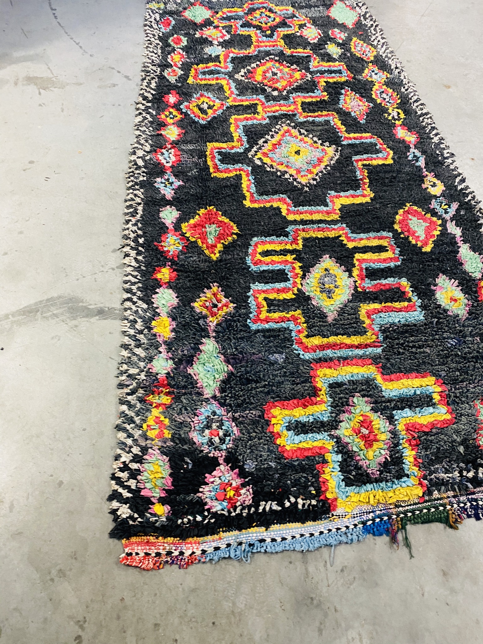 Boucherouite Rag Rug 290 x 135 - Moroccan Beni Ouarain rug