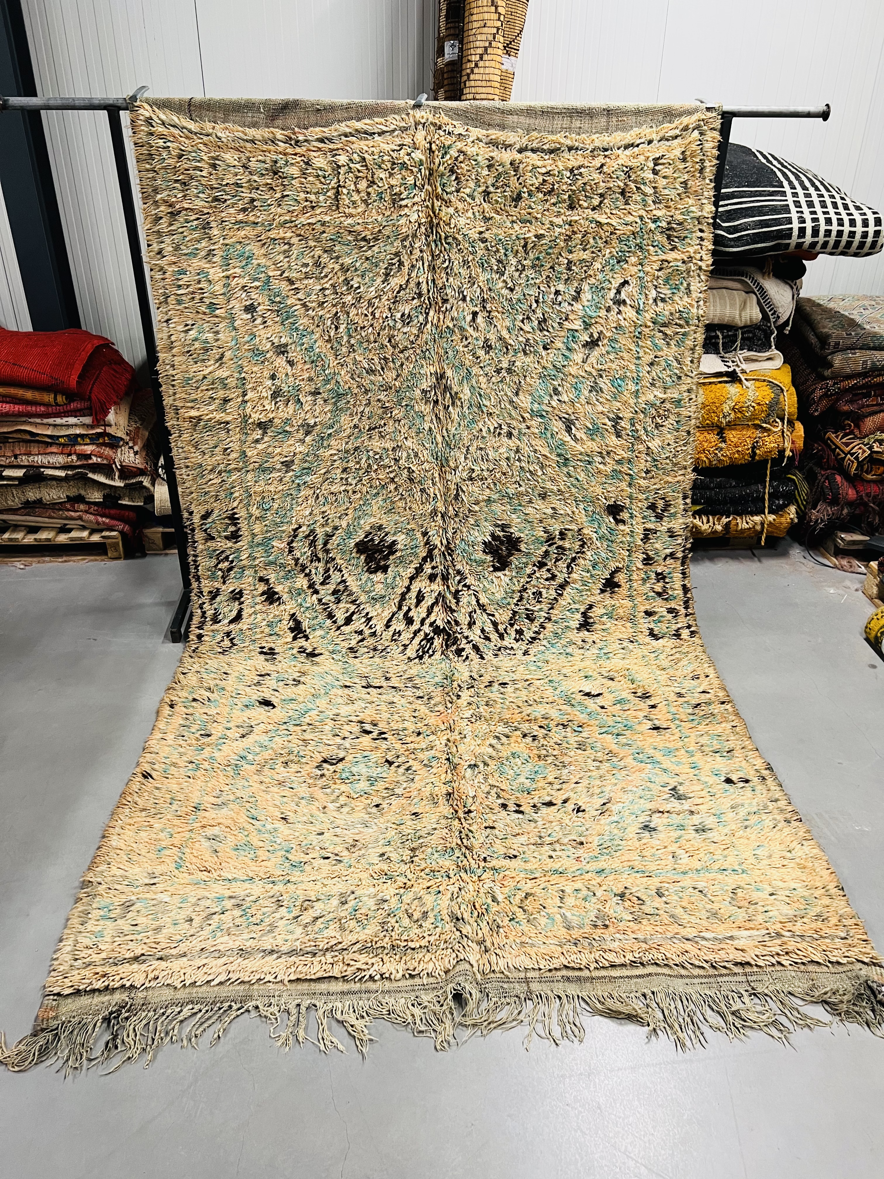 Beni Mguild Rug 317 x 187 - Moroccan Beni Ouarain rug