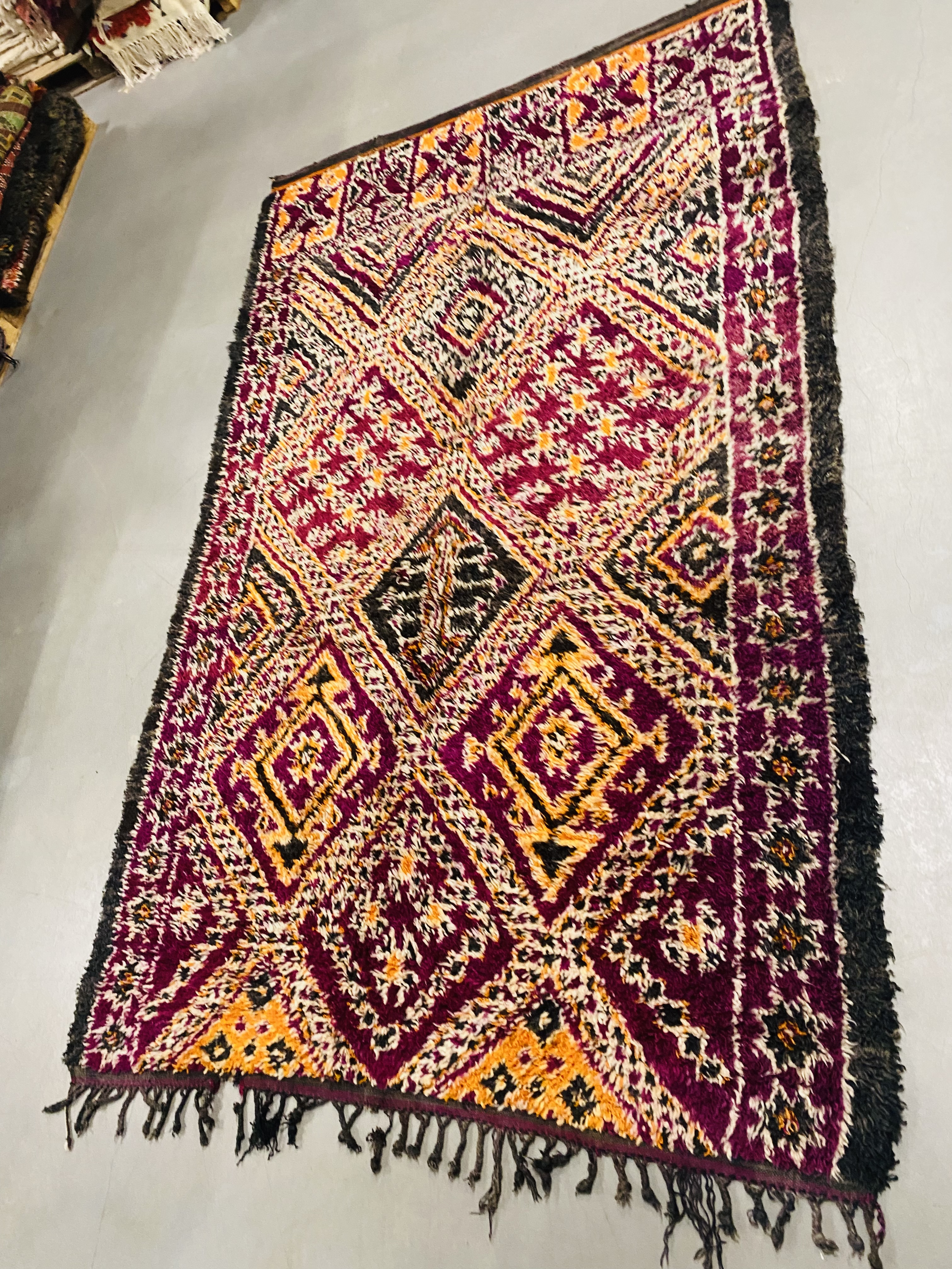 Beni Mguild 292 x 180 - Moroccan Beni Ouarain rug