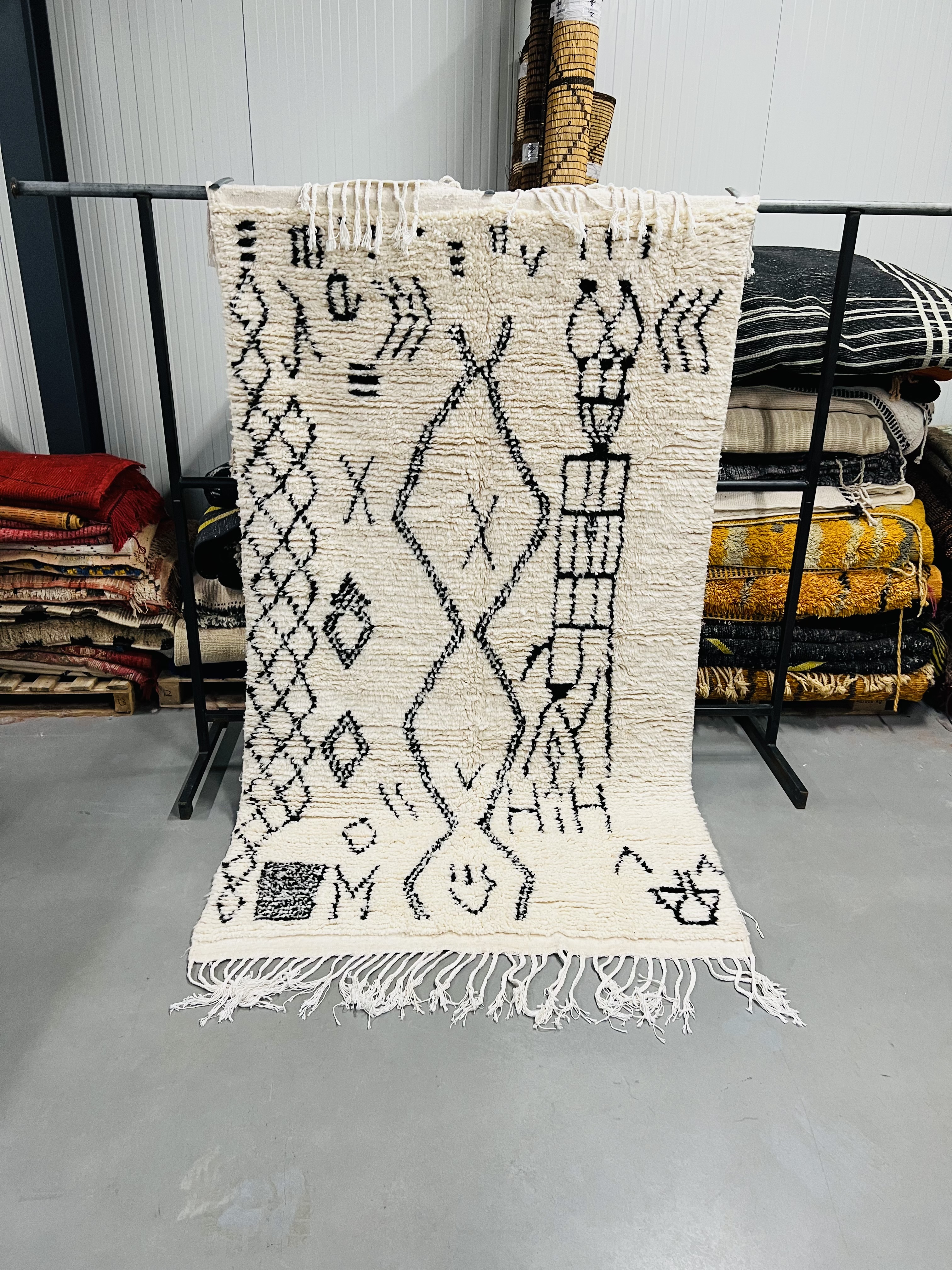 Azilal Rug 241 x 137 - Moroccan Beni Ouarain rug