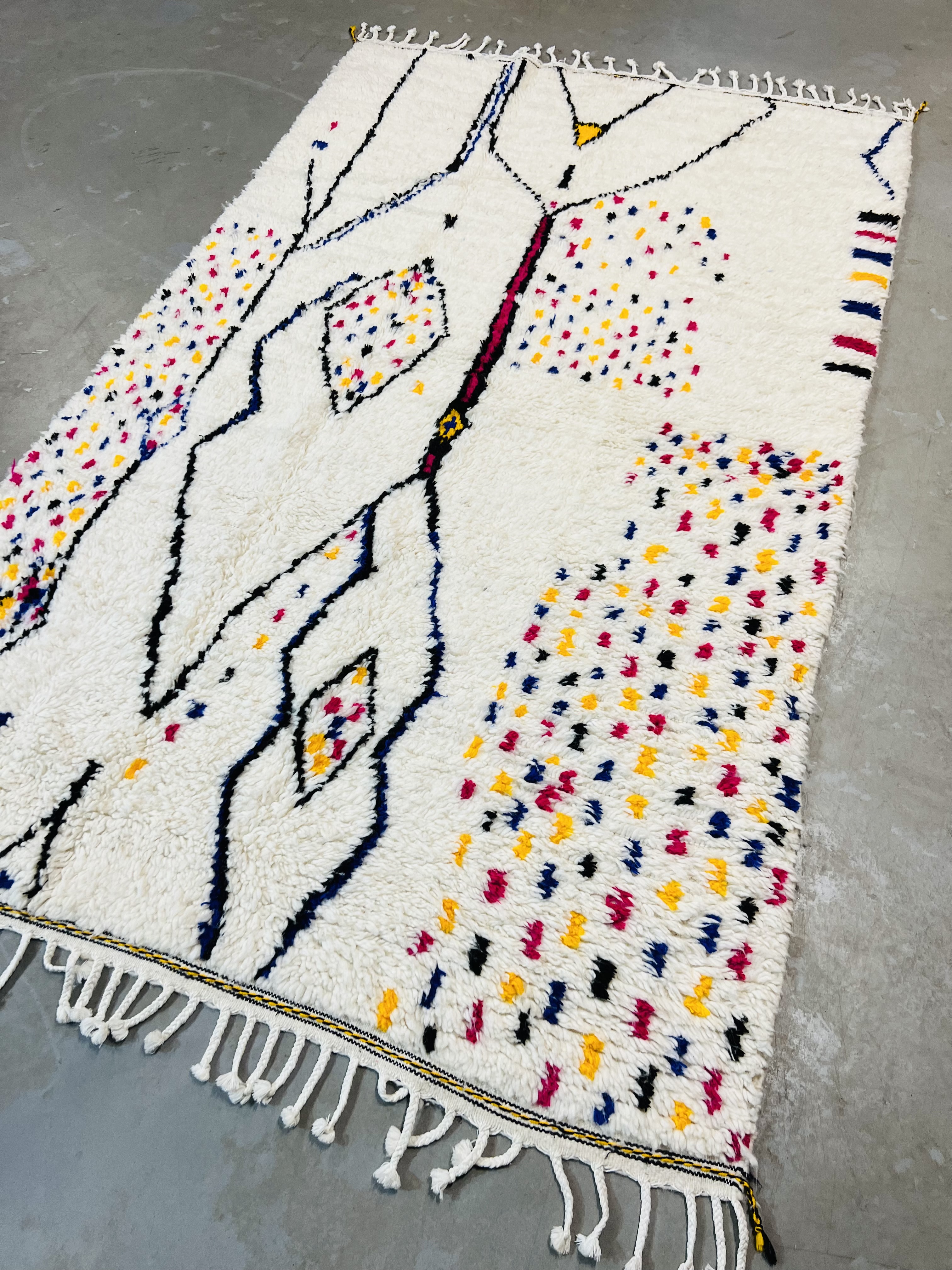 Azilal Rug 246 x 151 - Moroccan Beni Ouarain rug