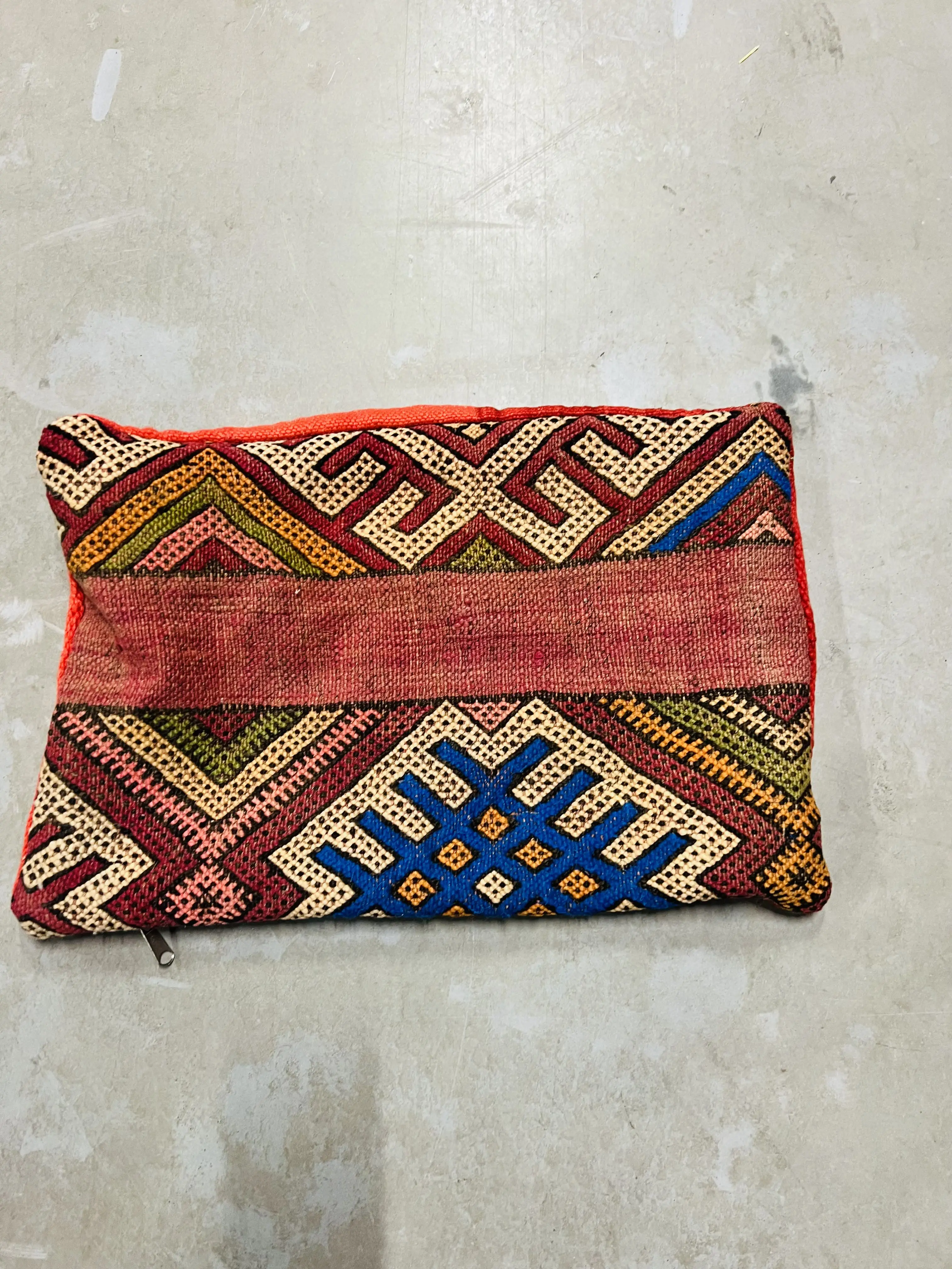 Berber Kilim Pillow 113 - Moroccan Beni Ouarain rug