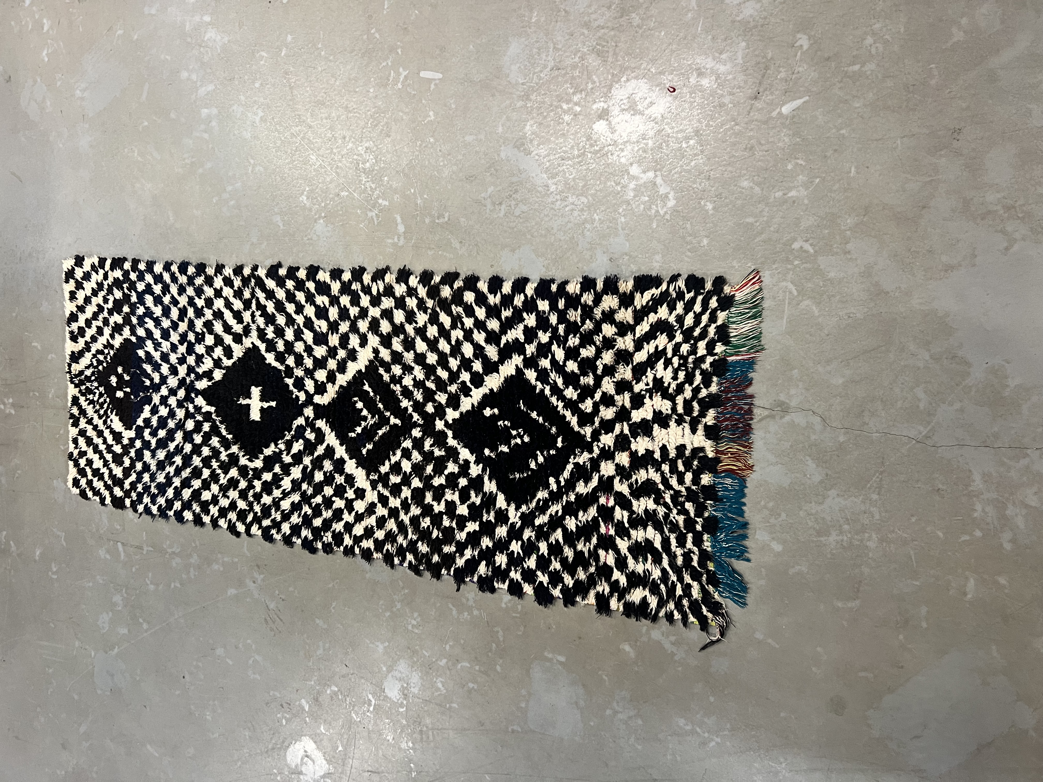 Vintage Azilal Runner 222 x 83 - Moroccan Beni Ouarain rug