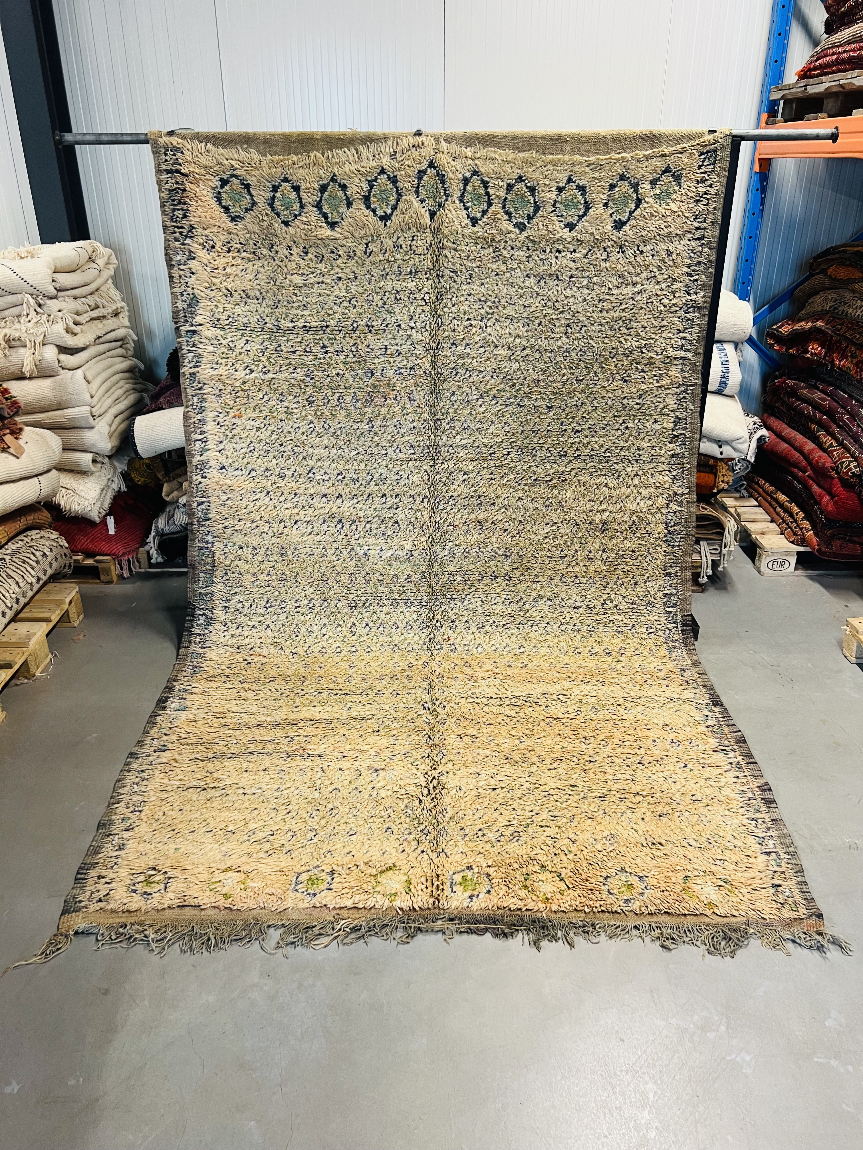 Beni Mguild Rug 305 x 189 - Moroccan Beni Ouarain rug