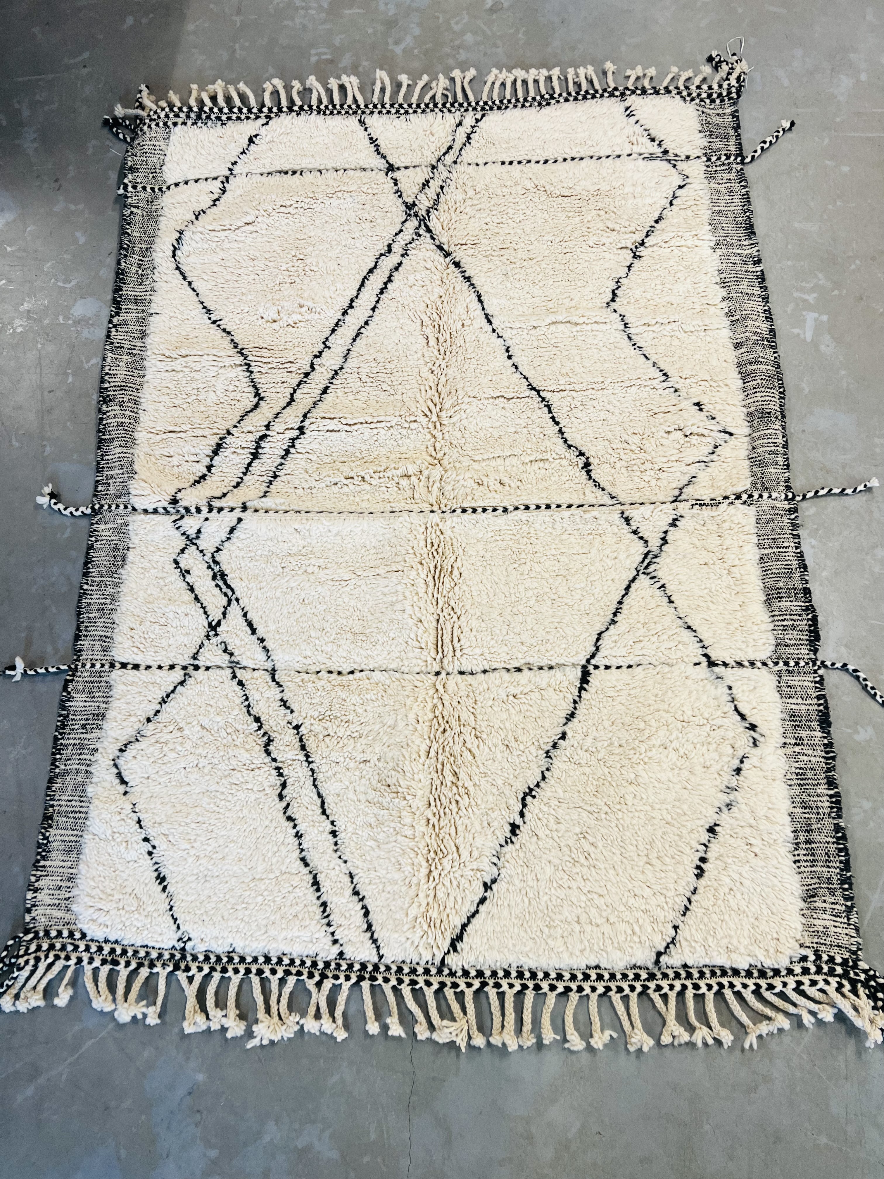 Modern Beni Ouarain Rug 215 x 155 - Moroccan Beni Ouarain rug